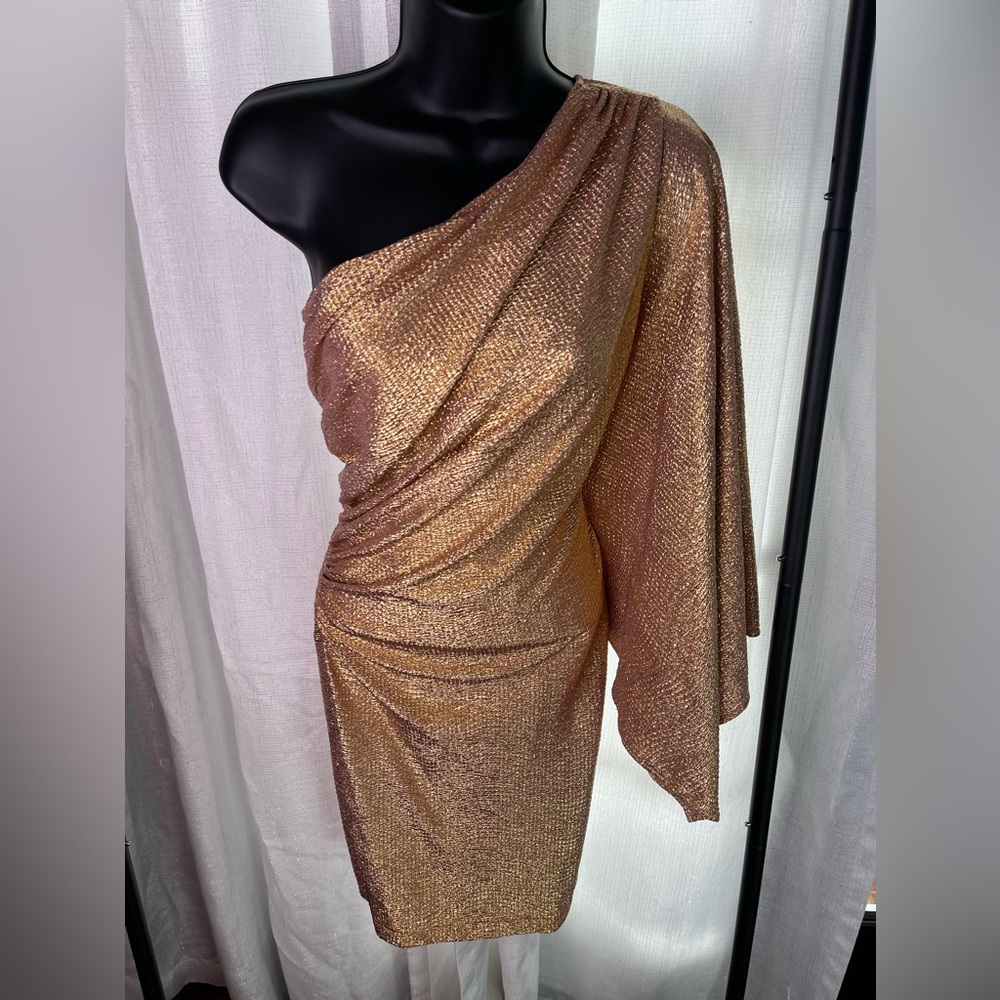 Hailey Logan by Adrianna Papell Gold Above Knee Dress
Size 6